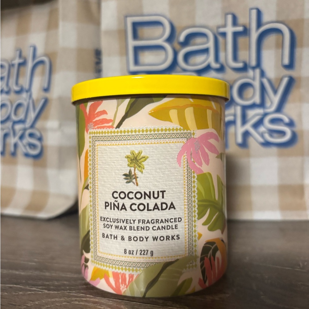 Bath & Body Works Tropical Coconut Candle with Yellow Lid